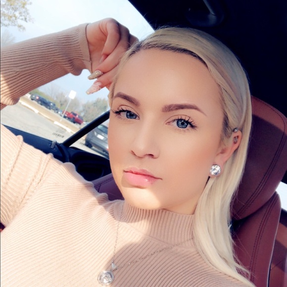 Meet your Posher, Amanda - Picture 1 of 1